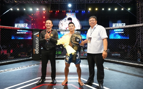 LION Championship 25: Võ sĩ Trần Ngọc Lượng đánh bại Lê Văn Tuần giành đai vô địch hạng 60kg