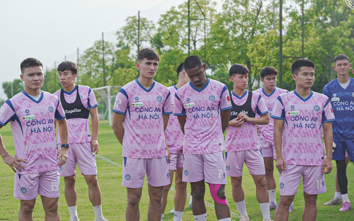 HLV Mano Polking và bài toán xoay tua đội hình