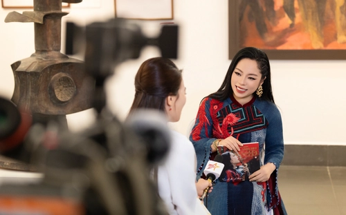 Tiêu điểm văn hóa: Vẻ đẹp lấp lánh của Âm nhạc Cách mạng qua Album mới của Nghệ sĩ Trịnh Minh Hiền 
