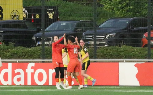 U17 nữ Việt Nam thắng đậm U17 Borussia Dortmund tại Đức