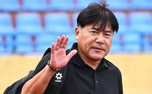 CLB Hà Nội chia tay HLV Makoto Teguramori