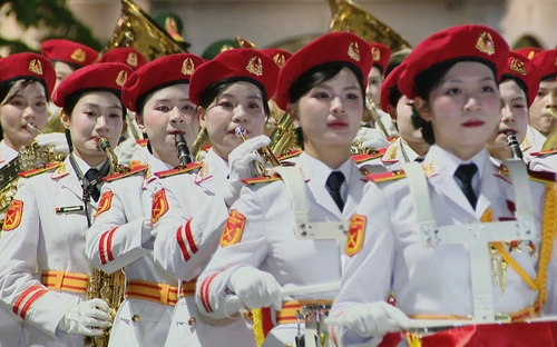 Những ‘bóng hồng’ rạng rỡ trong đội hình diễu binh A80