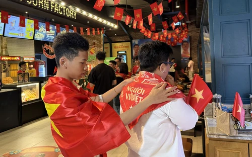 Người dân TP Hồ Chí Minh trao gửi niềm tin và tự hào về đất nước
