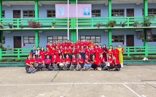 Son sắt tình anh em Việt - Lào