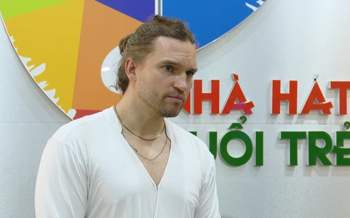 Nhà viết kịch Thomas Köck đưa kịch nghệ đến gần với khán giả trẻ
