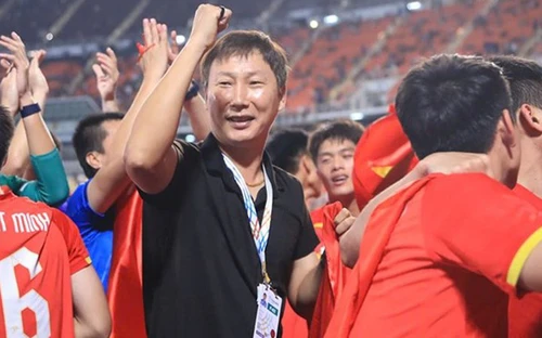 HLV Kim Sang Sik cao tay trị U23 UAE ở tứ kết U23 châu Á