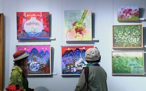 Triển lãm 'Sắc màu hữu nghị': Cuộc gặp gỡ của các nghệ sĩ Việt Nam và Hàn Quốc