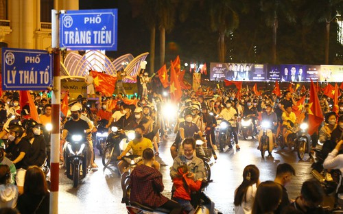 Bản tin KICK OFF Thể thao 17/1/2026: Cổ động viên trắng đêm ăn mừng U23 Việt Nam vào bán kết