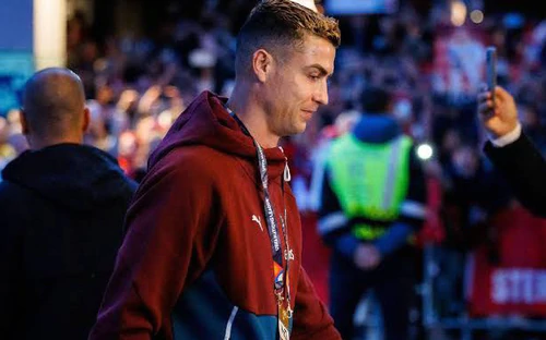 Ronaldo rời đội tuyển Bồ Đào Nha: Bị phản bội hay vì cuộc đấu quyền lực với HLV Jesus?
