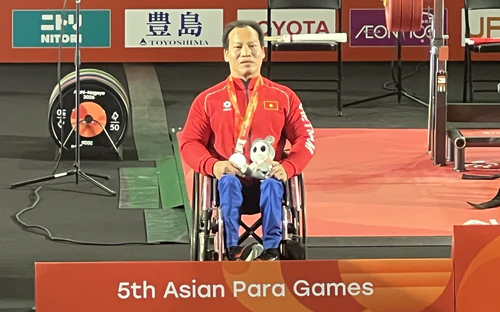 Lực sĩ Lê Văn Công giành huy chương đầu tiên cho đoàn Việt Nam tại Asian Para Games 2026