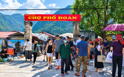 Từ chợ phiên Phố Đoàn, dõi theo hành trình chuyển đổi số của xã Pù Luông