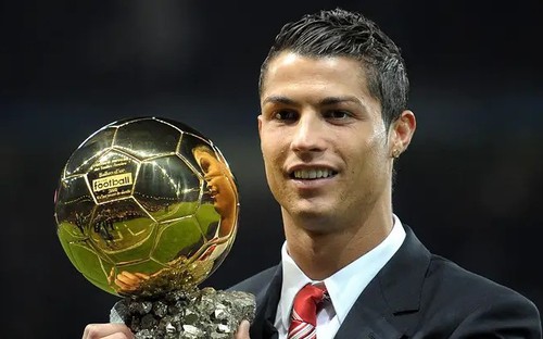 Bản tin KICK OFF Thể thao ngày 30/10: Ronaldo ăn mừng chiến thắng Quả bóng vàng vĩ đại nhất lịch sử