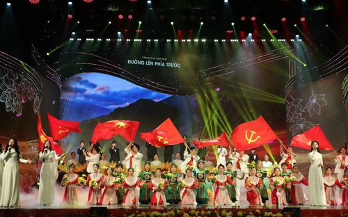 "Đường lên phía trước": Vững niềm tin dưới cờ Đảng
