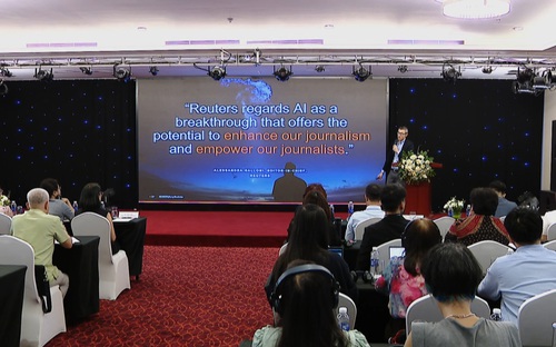 Báo chí giữa ‘dòng xoáy’ của niềm tin và sự chú ý trong kỷ nguyên AI