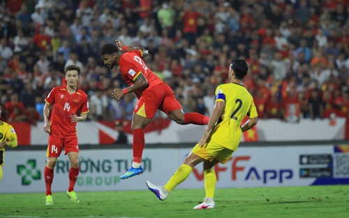 Xuân Son ghi cú đúp, đội tuyển Việt Nam thắng thuyết phục Malaysia