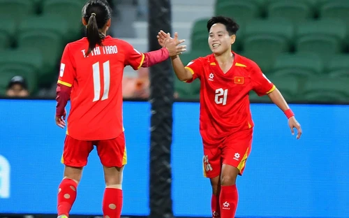 VIDEO: Đội tuyển Việt Nam 2-1 Ấn Độ: Tiền đạo Ngân Thị Vạn Sự lập cú đúp bàn thắng