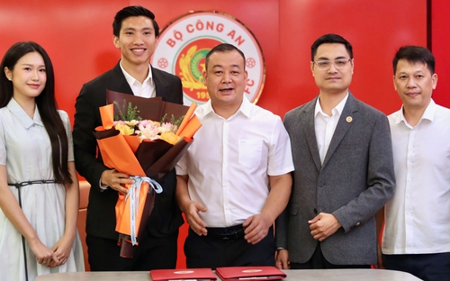 Văn Hậu quyết tâm giành danh hiệu quốc tế cùng CLB Công an Hà Nội