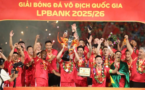 Bản tin KICK OFF Thể thao ngày 1/6: CAHN nâng cúp vô địch V- League trên sân nhà