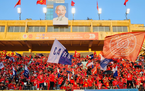 Cổ động viên bùng nổ cảm xúc trong ngày CLB Công an Hà Nội nâng cúp vô địch V-League