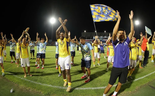 VIDEO Bắc Ninh FC vượt qua PVF-CAND trong loạt sút luân lưu, giành vé thăng hạng V-League