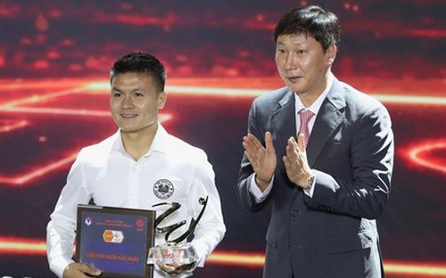 VIDEO Quang Hải được vinh danh Cầu thủ xuất sắc nhất V-League