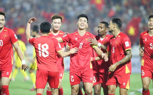 VIDEO HLV Kim Sang Sik gọi sao nhập tịch chuẩn bị cho ASEAN Cup 2026