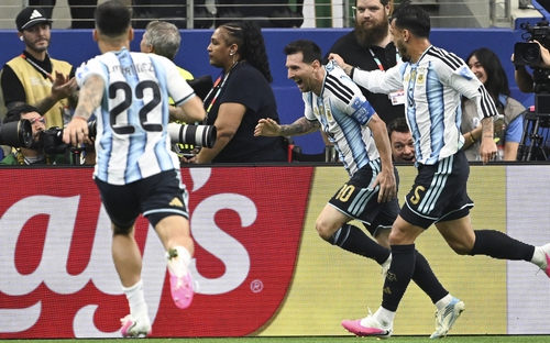 VIDEO Bản tin World Cup 2026 - Chào buổi sáng 23/6: Messi ghi cú đúp lịch sử, đội tuyển Argentina giành vé đi tiếp