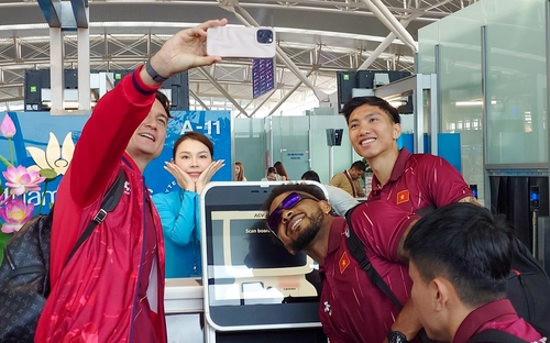 VIDEO Đội tuyển Việt Nam sang Hàn Quốc tập huấn chuẩn bị cho ASEAN Cup 2026