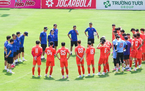 ASEAN Cup 2026: HLV Kim Sang Sik tính nhân sự đá chính trận gặp Singapore