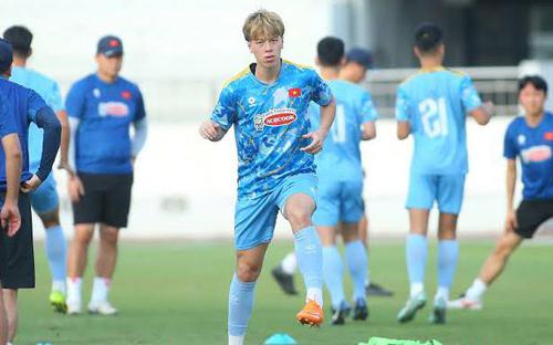 Viktor Lê sung sức trong ngày đầu tập trung cùng U23 Việt Nam