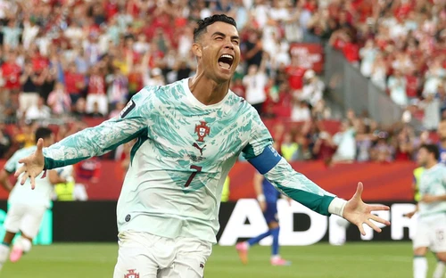 VIDEO Bản tin World Cup 2026 On-Trend ngày 3/7: Ronaldo lập thêm kỷ lục, phá dớp 20 năm đưa Bồ Đào Nha đi tiếp  