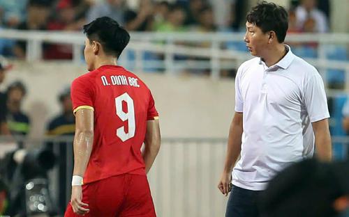 ASEAN Cup 2026: HLV Kim Sang Sik không hài lòng với Đình Bắc khi Việt Nam bị Singapore cầm hòa
