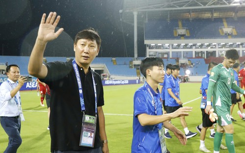 Báo Hàn Quốc: “HLV Kim Sang Sik đứng trước thời cơ viết lại lịch sử cho bóng đá Việt Nam” 