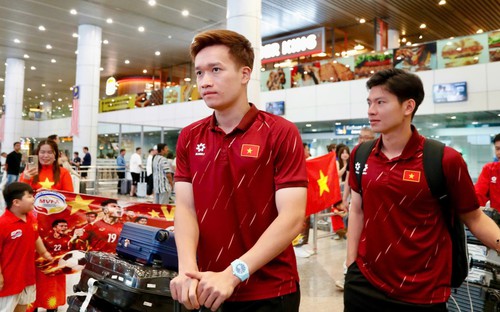 Bản tin Nhật ký ASEAN Cup 2026 ngày 14/8: Đội tuyển Việt Nam làm quen mặt cỏ sân đấu trận bán kết với Malaysia