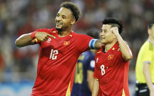 Bản tin KICK OFF Thể thao ngày 8/8: Đội tuyển Việt Nam vào bán kết với ngôi đầu bảng A