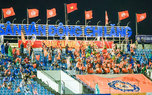 Cổ động viên đội mưa tiếp lửa, SHB đà nẵng thắng 3-0