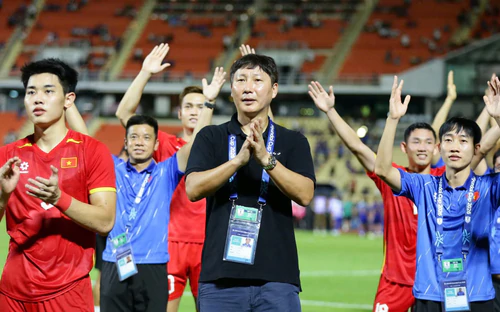 HLV Kim Sang Sik triệu tập Adou Minh và Williams Minh Hoàng dự FIFA ASEAN Cup 2026