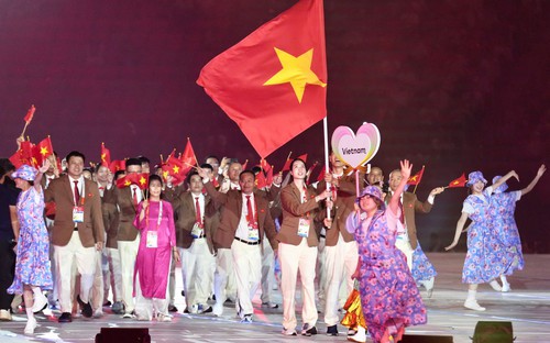 Đoàn thể thao Việt Nam rạng rỡ trong lễ khai mạc ASIAD 20