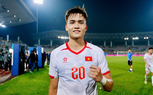 Bùi Hoàng Việt Anh và sự kỳ vọng về vai trò thủ lĩnh hàng thủ tuyển Việt Nam khi Thành Chung vắng mặt