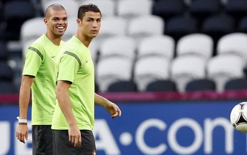20 cầu thủ xuất sắc nhất EURO 2012: Ronaldo kém xa cả... Bendtner