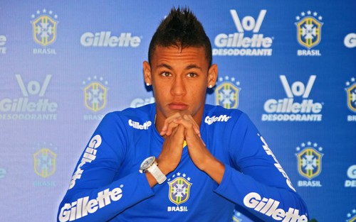 Neymar đặt Ronaldo ngang hàng Messi