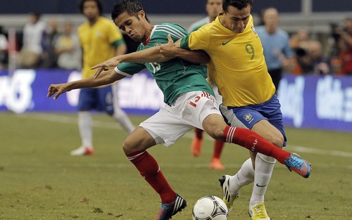 Brazil 1-2 Mexico: Selecao lại tan "giấc mơ vàng"