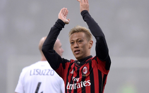Honda ghi bàn ra mắt, Milan vào Tứ kết Coppa Italia