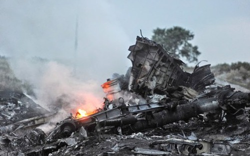 Di chuyển xác máy bay rơi MH-17