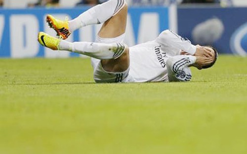 ẢNH CHẾ: Cristiano Ronaldo - Cầu thủ ăn vạ xuất sắc nhất thế giới!