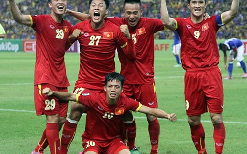 Malaysia 1-2 Việt Nam: Ngược dòng giành chiến thắng tại 'chảo lửa' Shah Alam