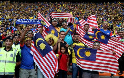 Có khoảng 500 CĐV Malaysia cổ vũ đội nhà tại sân Mỹ Đình