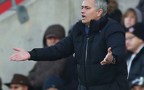 Chỉ trích trọng tài hay chiêu trò 'tâm lý chiến' của Jose Mourinho?