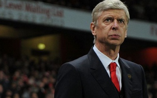 Cứ hút thuốc, Wenger sẽ cắt suất đá chính