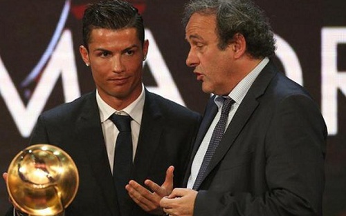 Nhà của Platini hứng 'mưa bóng' từ fan Ronaldo. Wenger: 'Vụ xả súng ở Charlie Hebdo khiến toàn nước Pháp bị sốc'